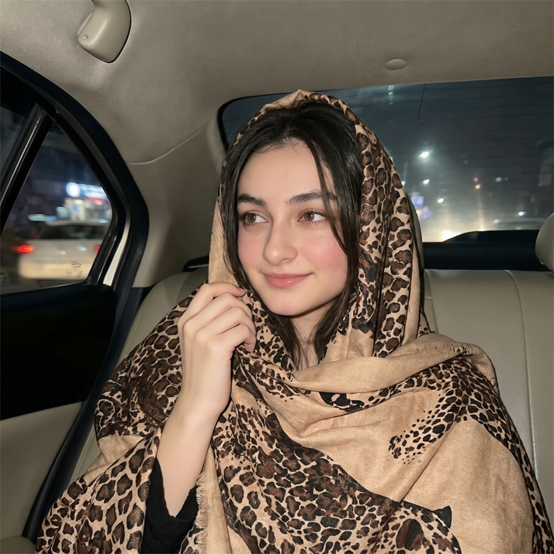 Vintage Fashion For Women - حجاب وشال نسائي بنقشة الفهد العتيقة،