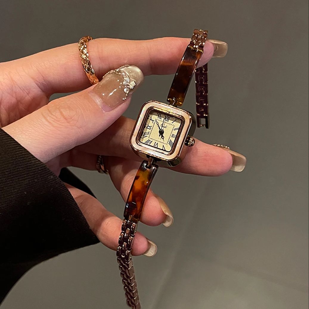 Vintage Fashion Watches - ساعات نسائية كلاسيكية فاخرة بأرقام رومانية