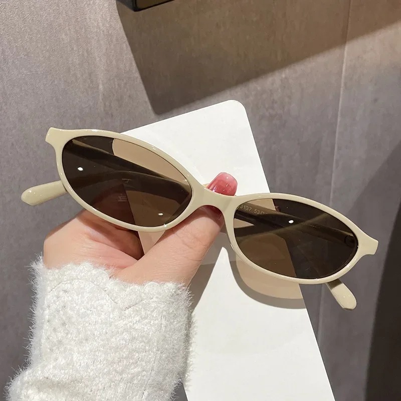 نظارات شمسية جديدة بتصميم عين  - مراجعة Vintage Fashion Trends وسعره