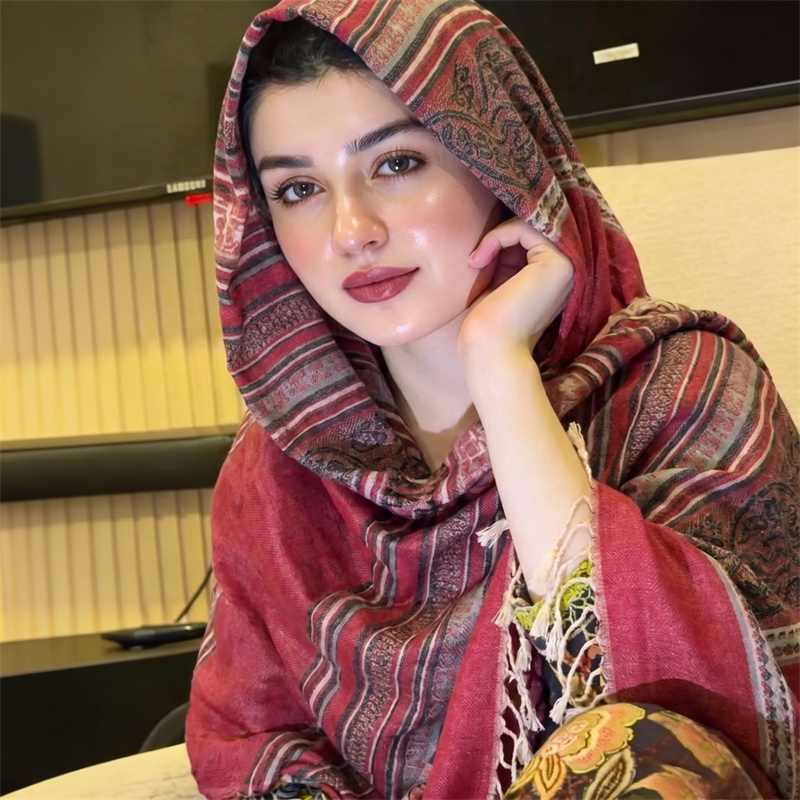 حجاب نسائي عصري بنقشة بيزلي عت - مراجعة Vintage Fashion For Women وسعره