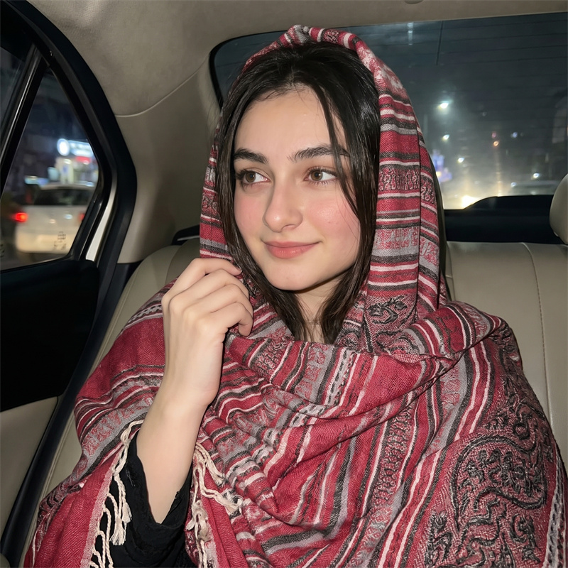 حجاب نسائي عصري بنقشة بيزلي عت - مراجعة Vintage Fashion For Women وسعره