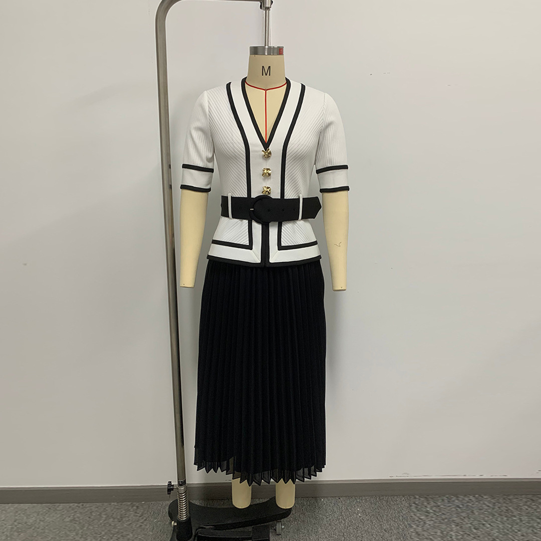 فستان نسائي أنيق وفاخر بياقة V - مراجعة Vintage Fashion Exhibition وسعره