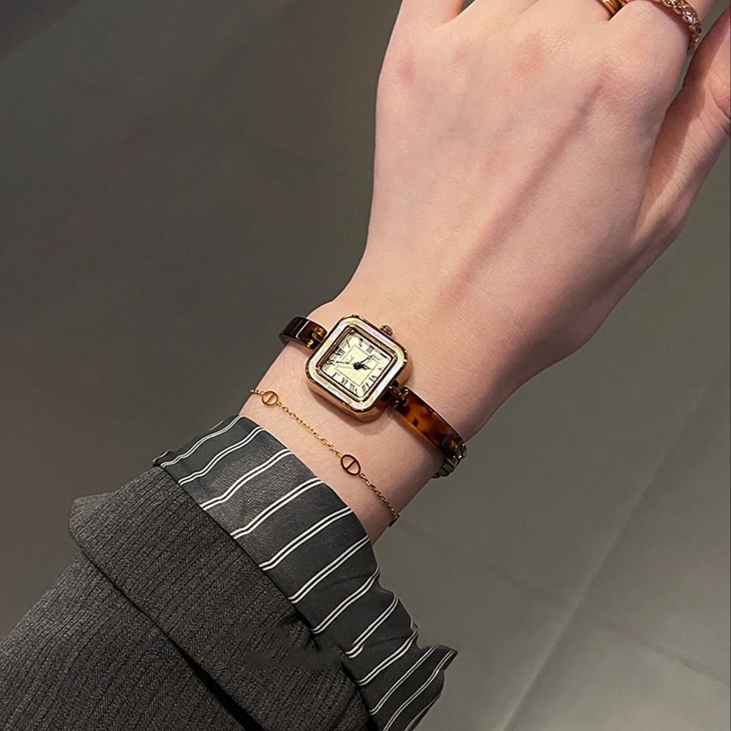 ساعات نسائية كلاسيكية فاخرة بأ - مراجعة Vintage Fashion Watches وسعره