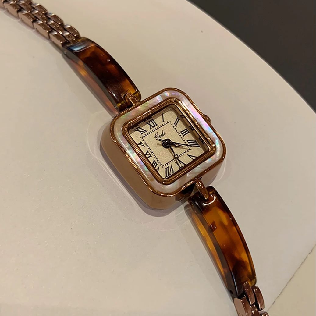 ساعات نسائية كلاسيكية فاخرة بأ - مراجعة Vintage Fashion Watches وسعره