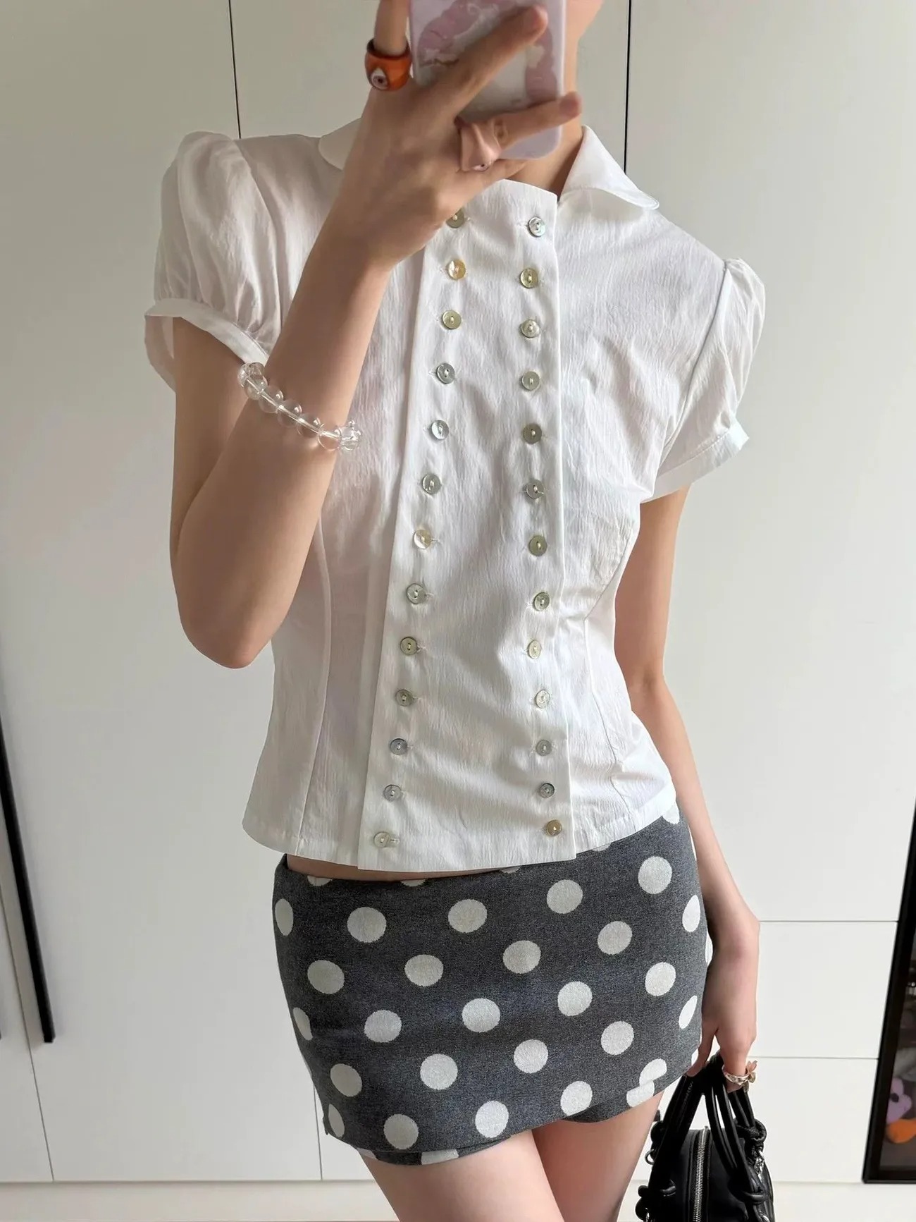 بلوزة بتصميم Y2K مع ياقة بيتر  - مراجعة Vintage Fashion Korea وسعره