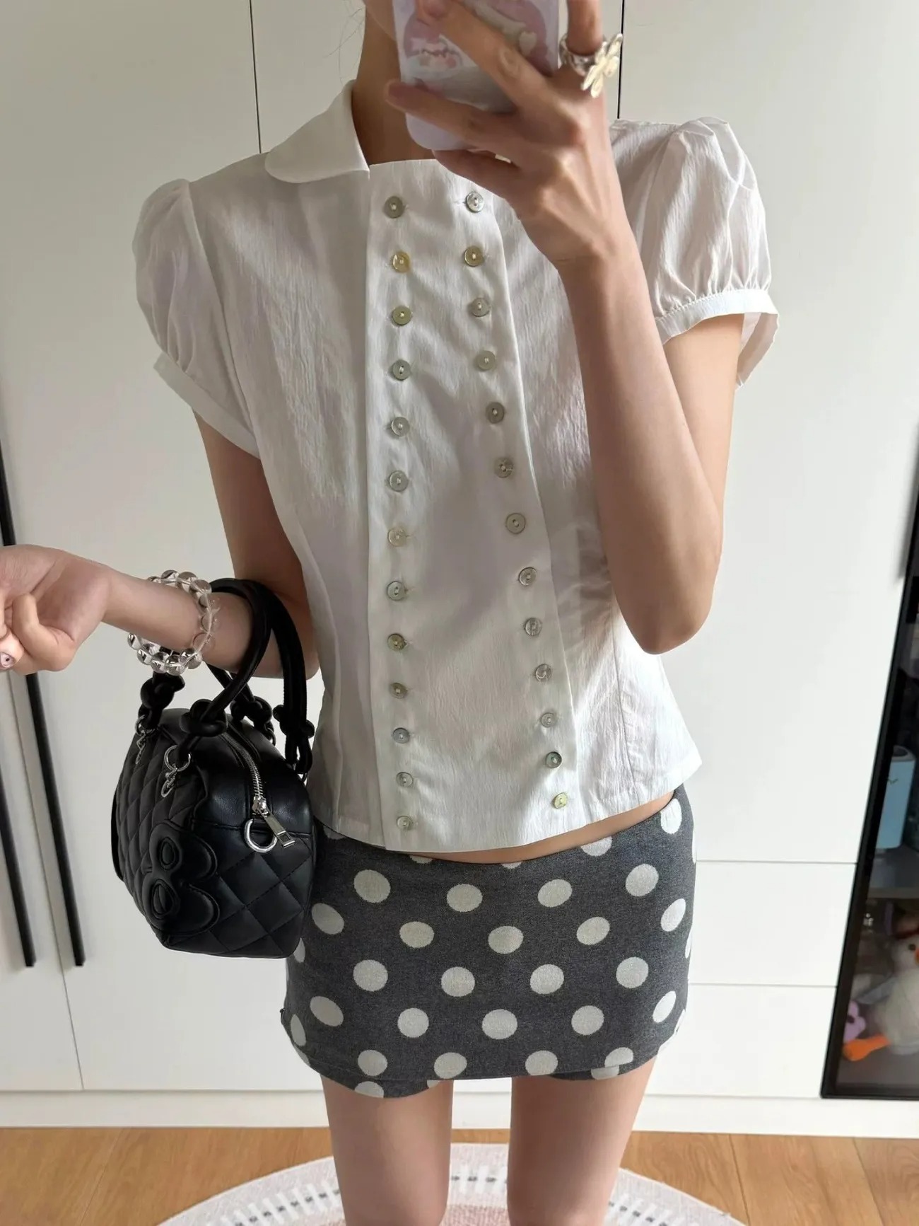 بلوزة بتصميم Y2K مع ياقة بيتر  - مراجعة Vintage Fashion Korea وسعره