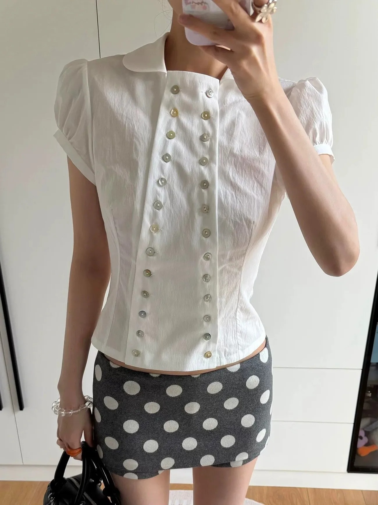 بلوزة بتصميم Y2K مع ياقة بيتر  - مراجعة Vintage Fashion Korea وسعره