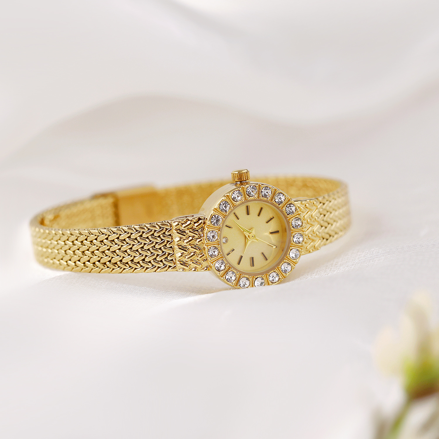 خمر ساعة اليد النسائية الفاخرة - مراجعة Vintage Fashion Watches وسعره