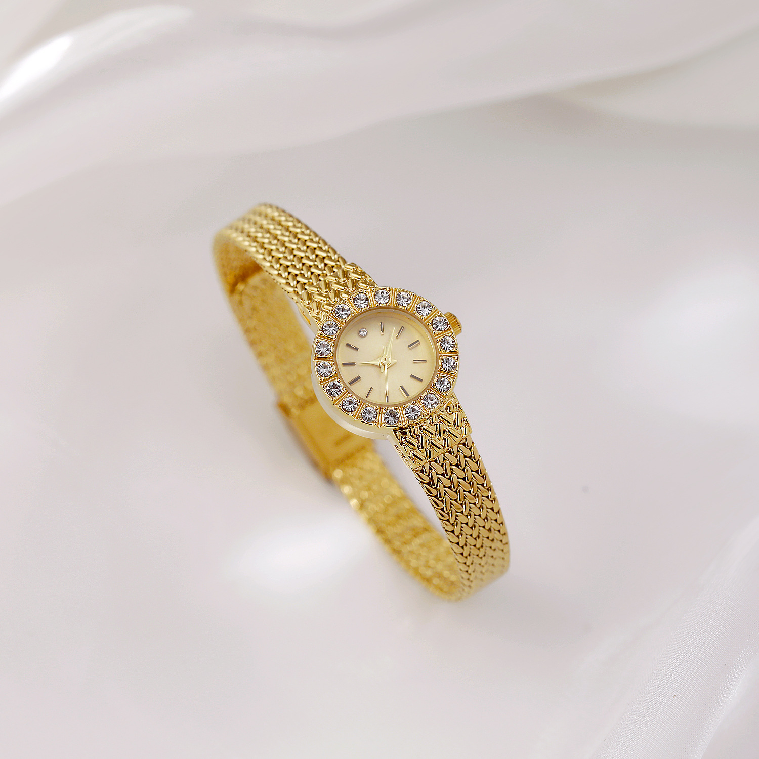 خمر ساعة اليد النسائية الفاخرة - مراجعة Vintage Fashion Watches وسعره