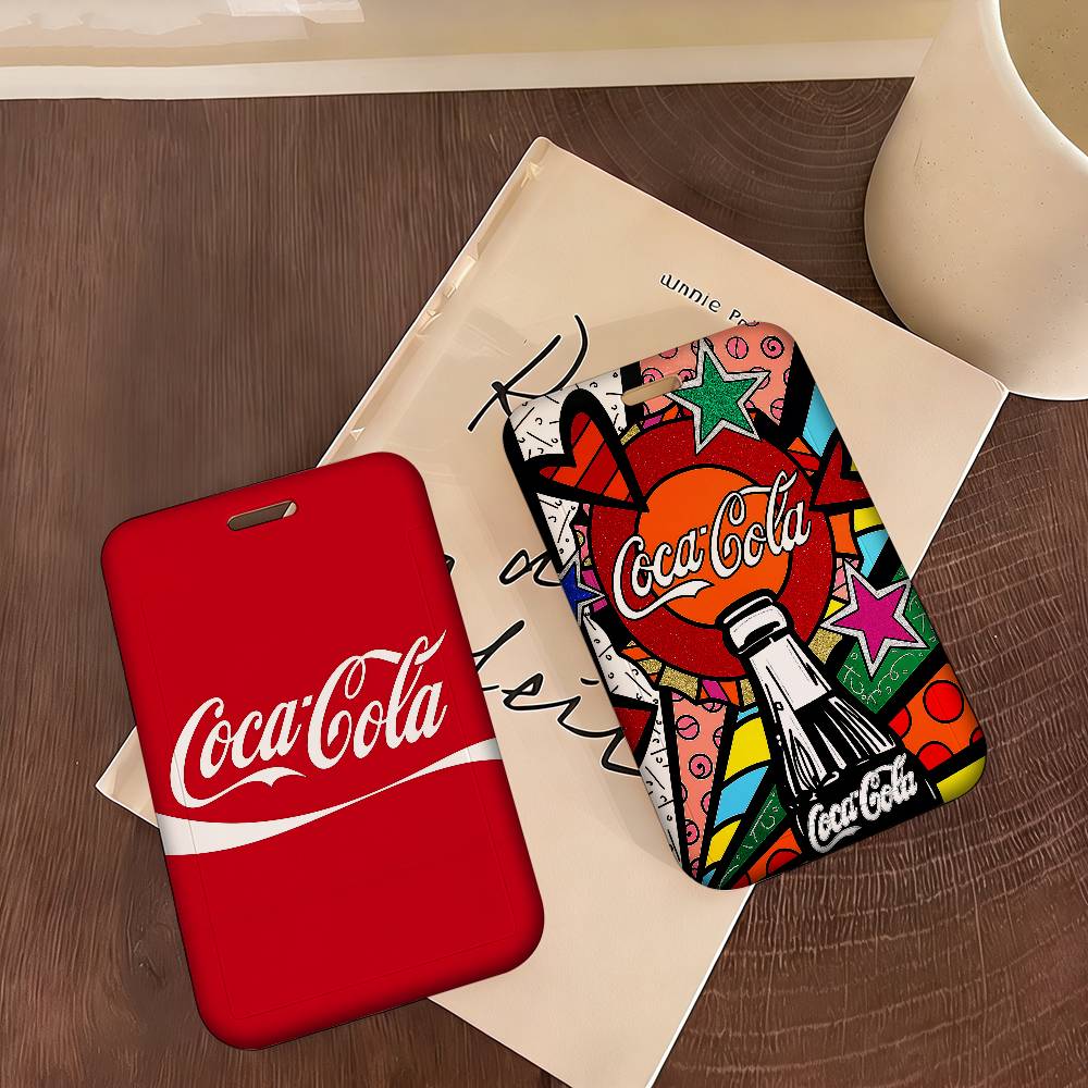 حافظة بطاقة عمل بتصميم كوكا كو - مراجعة Vintage Fashion Exhibition وسعره