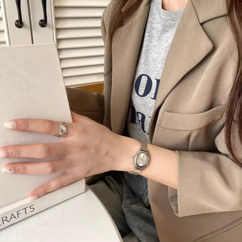 صغيرة البيضاوي الهاتفي الأخضر  - مراجعة Vintage Fashion Watches وسعره